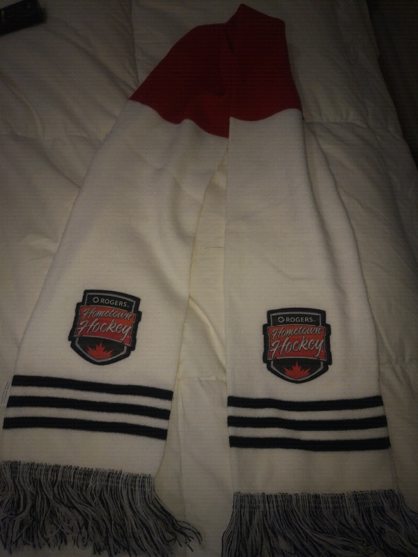 Rogers Hometown Hockey Scarf in Arts & Collectibles in Oshawa / Durham Region - Image 2