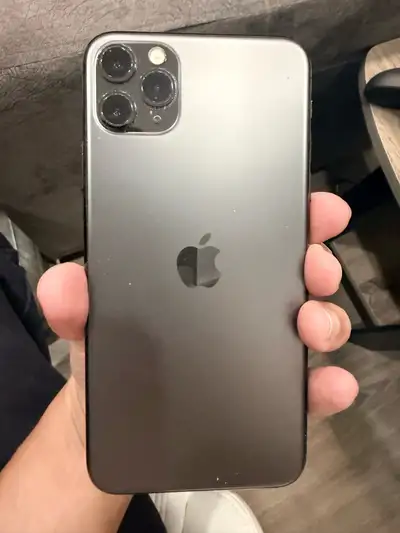 64GB, mint condition, always using with a case. Battery health 76%.