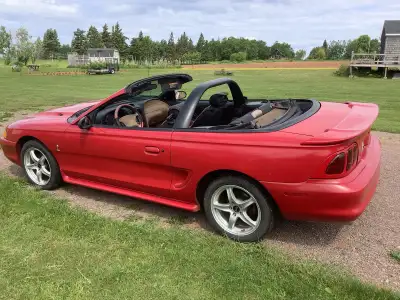 FOR SALE - 1996 FORD MUSTANG CONVERTIBLE . BLACK ELECTRIC TOP. V-6 AUTOMMATIC TRANSMISSION. 123,000...