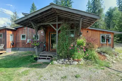 Beautiful updated three bedroom family home for rent, Winlaw