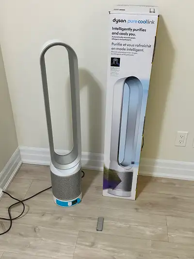 Dyson air purifier for sale great condition with remote and box. I’m selling because I moved to a co...