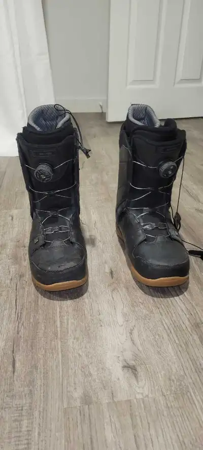 Durable Ride Anthem snowboard boots in size US 12. These black boots have a brown rubber sole and a...