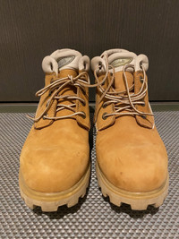Timbeland Boots size 10M in good condition.