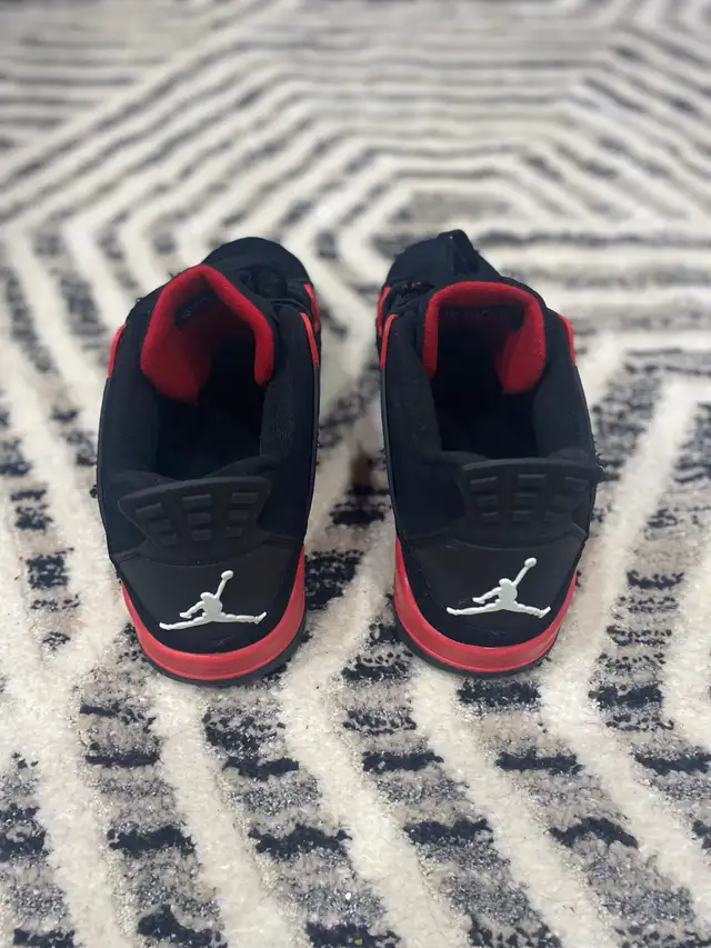 Jordan 4 Red Thunder in Men's Shoes in Mississauga / Peel Region - Image 5