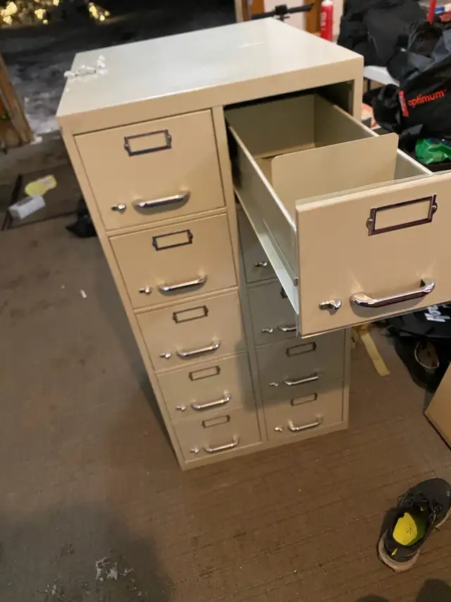 Metal filing cabinet  in Free Stuff in Ottawa - Image 3