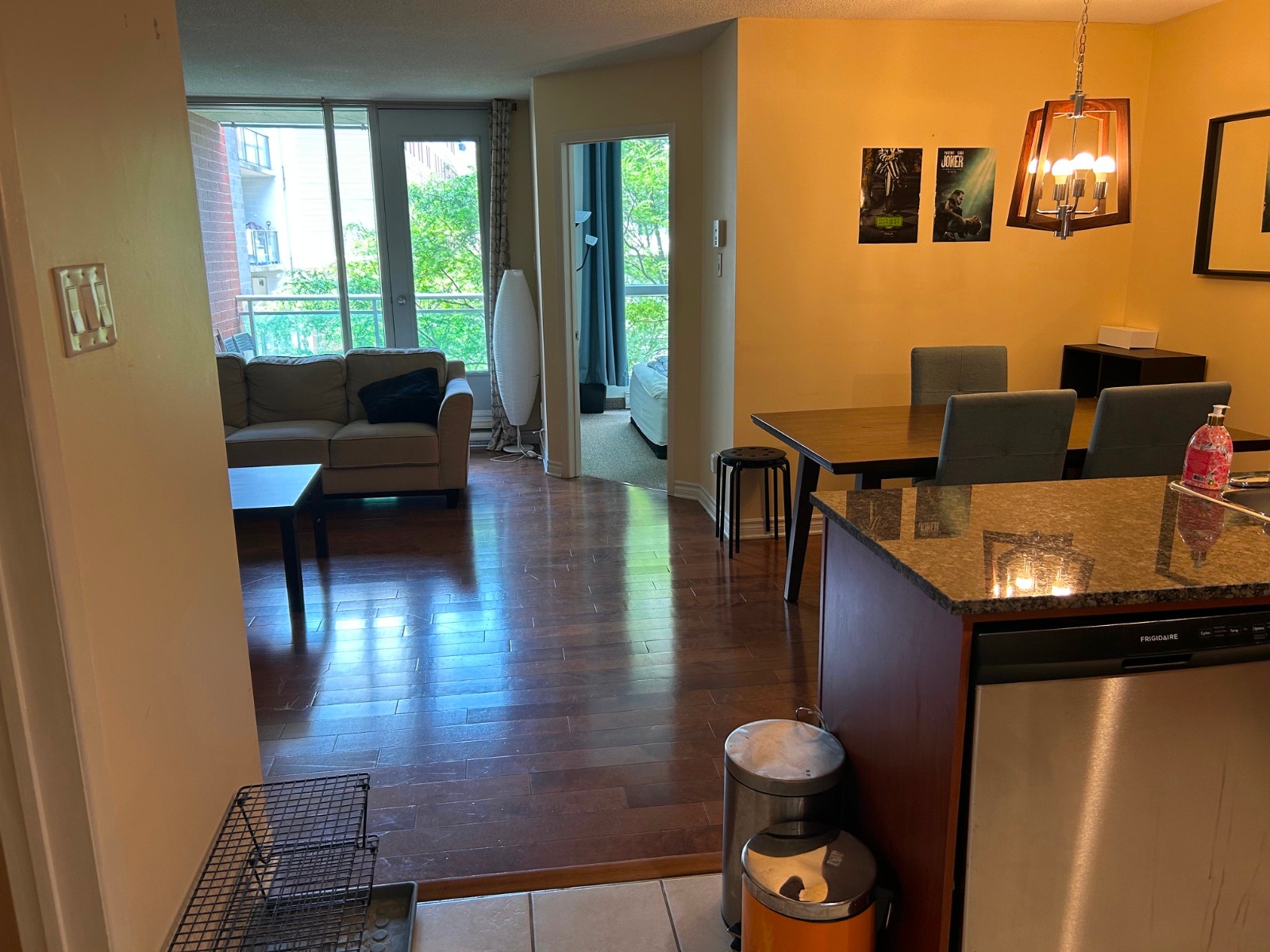 A Louer Condo meublé tout inclus 4 1/2 centre-ville de Montréal — photo 2