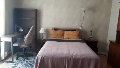 Chambre meublée non-fumeur/disp 1 septembre-750$-métro Angr/Monk
