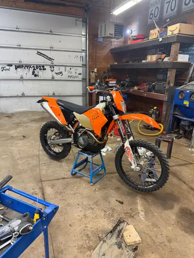 Selling one of the best on/off road bikes ever made!! STREET LEGAL 2008 ktm 450 excr. Bike runs and...