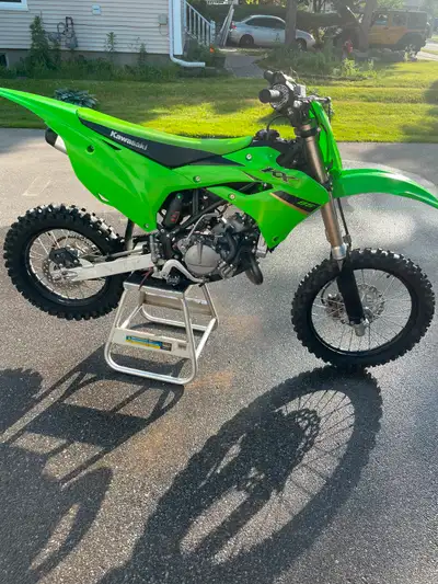 One owner one rider all factory kx with 28 hours. Track Riden gently by a kid who has never raced. B...