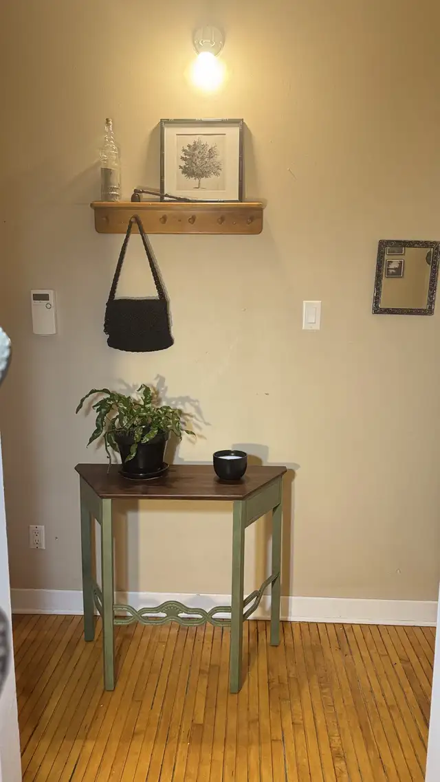 vintage table in Other Tables in City of Halifax - Image 3