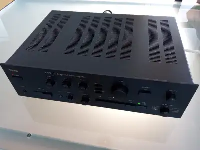 L'amplificateur intégré TEAC A-X75 peut délivrer 75 Watt RMS par canal avec un taux de distorsion ne...