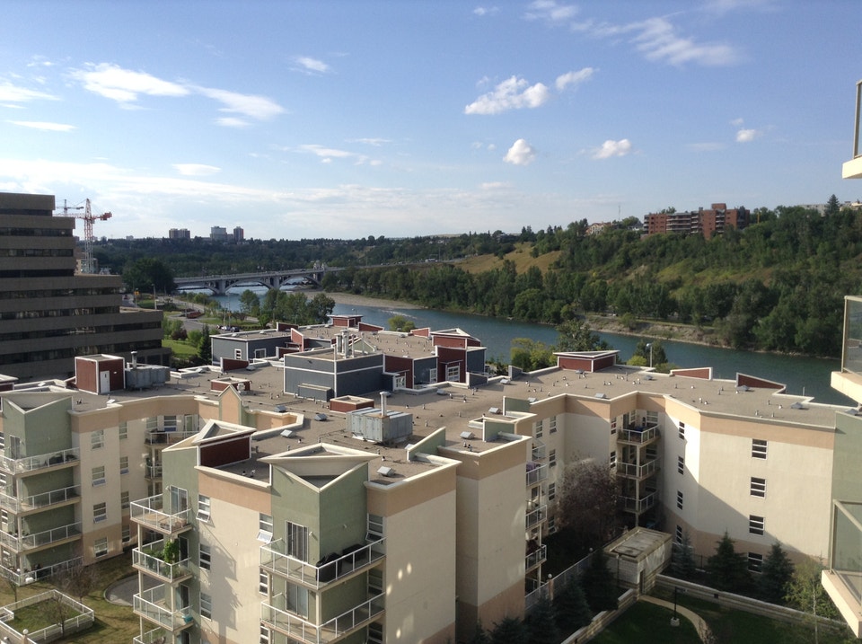 LUXURY DOWNTOWN RIVERFRONT CONDO (1 Bedroom) - GREAT LOCATION & 2