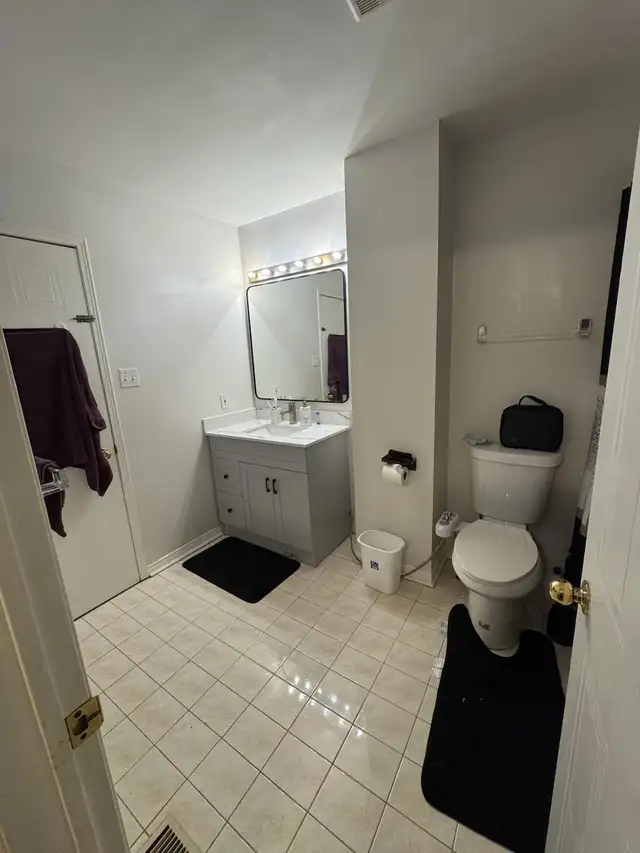 3 Bed, 2.5 Bath Townhouse | Finished Basement | Central Erin Mil in Long Term Rentals in Mississauga / Peel Region - Image 12