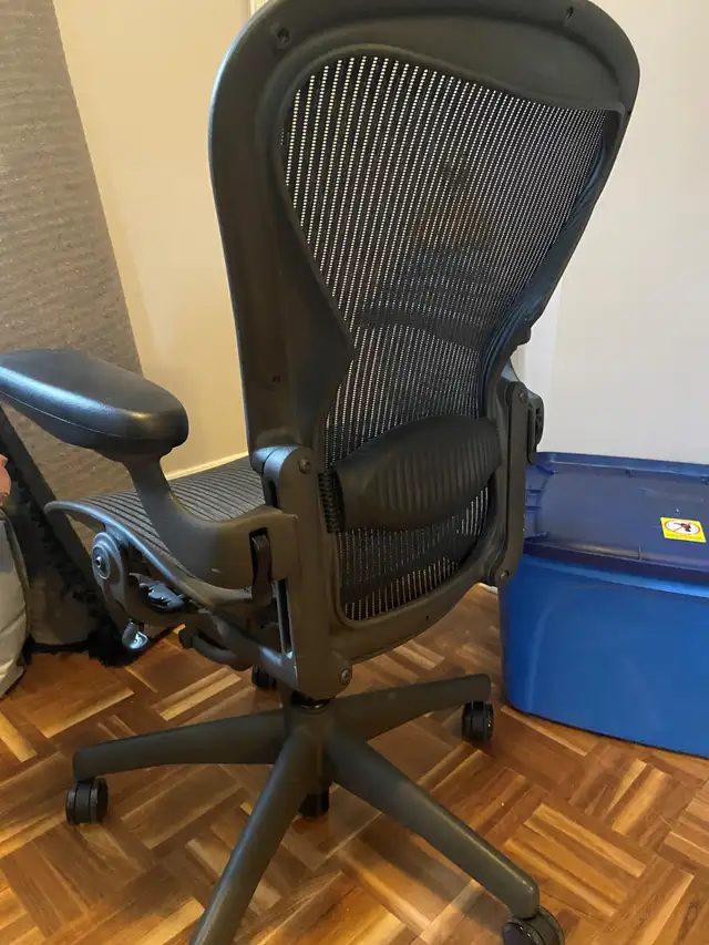 Chaise Aeron in Chairs & Recliners in City of Montréal - Image 3