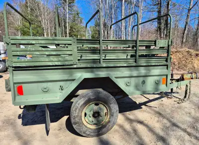 Army trailer in excellent condition, torsion suspension, handbrake on each side, hydraulic brakes (n...