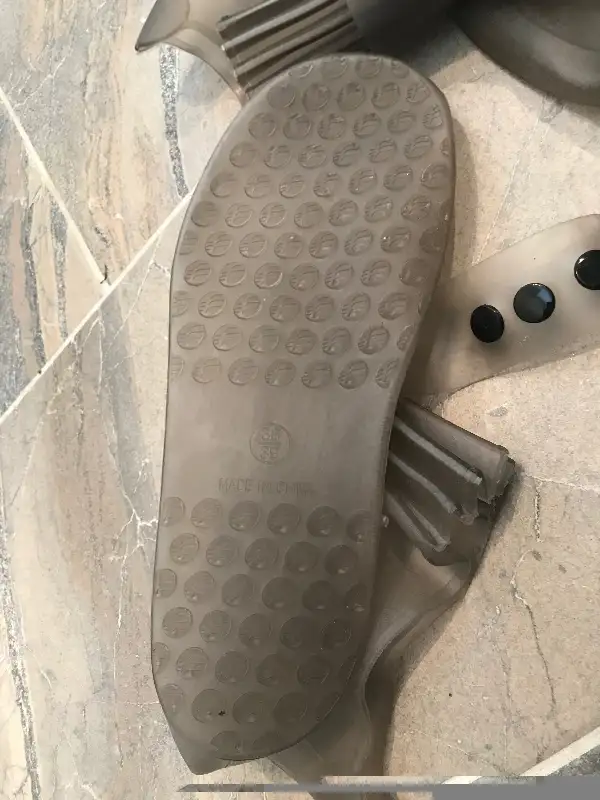 Rubber waterproof shoe covers Size 7 and 8 in Women's - Shoes in Richmond - Image 3