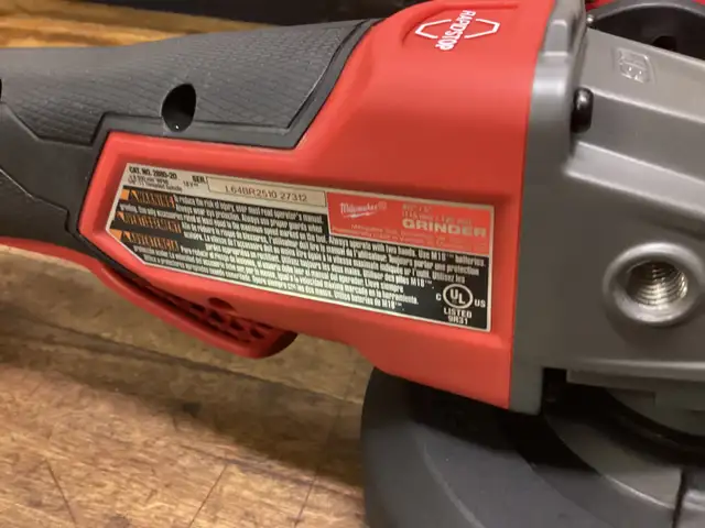 MILWAUKEE M18 FUEL BRUSHLESS RAPID STOP 4 1/2”-5” PADDLE GRINDER in Power Tools in Barrie - Image 8