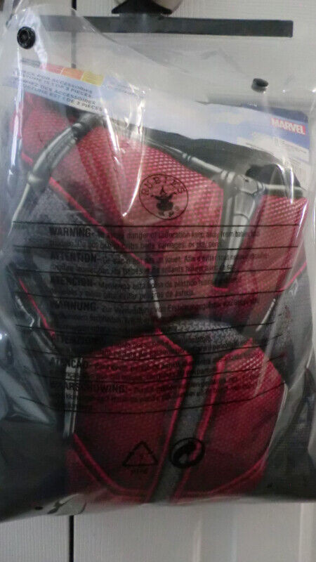 Boys ANT-MAN  Halloween Costume, Size M (8-10), NEW in Costumes in London - Image 3