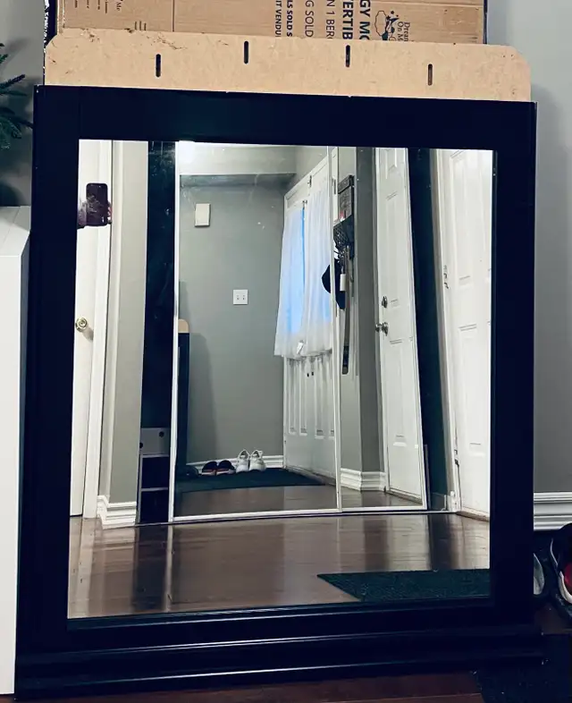 Wooden Frame Mirror in Home Décor & Accents in Mississauga / Peel Region - Image 3