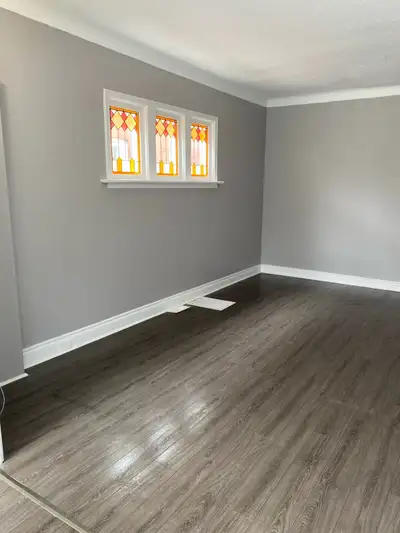 RENOVATED 2 BEDROOM 1 BATH APARTMENT