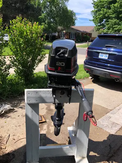 1989 20hp 2 stroke, long-shaft Evinrude Tracker. In good condition. New water pump, and fuel pump. S...