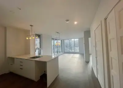 Condo NEUF 5 1/2 1400 pi2 - Internet inclus + parking intérieur