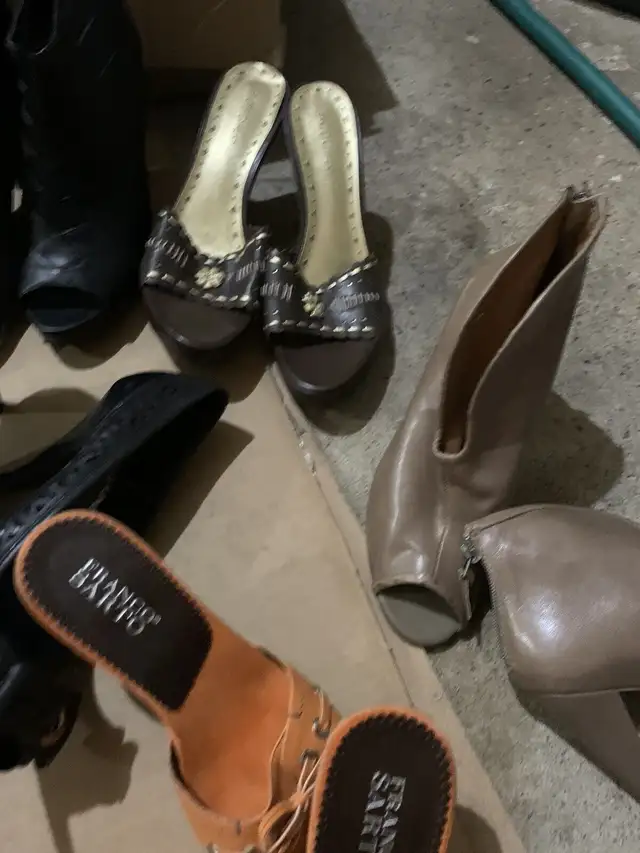 Woman’s designer  in Garage Sales in Mississauga / Peel Region - Image 9