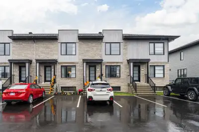 Superbe Maison de ville à louer ! Secteur recherché, idéal pour petite famille :) Disponible dès le...