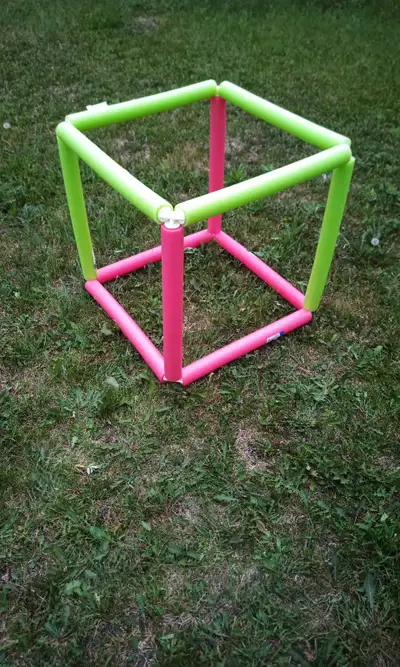 The FPV Gate Loop Goal Cube Kit contains 8 parts 8 X Corner piece POOL NOODLES ARE NOT INCLUDED ADD...