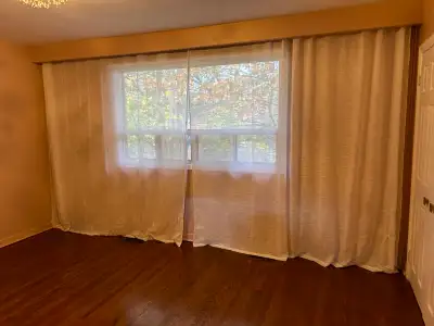 Master bedroom in quiet and peaceful area in North York. It perfect for University's student or youn...
