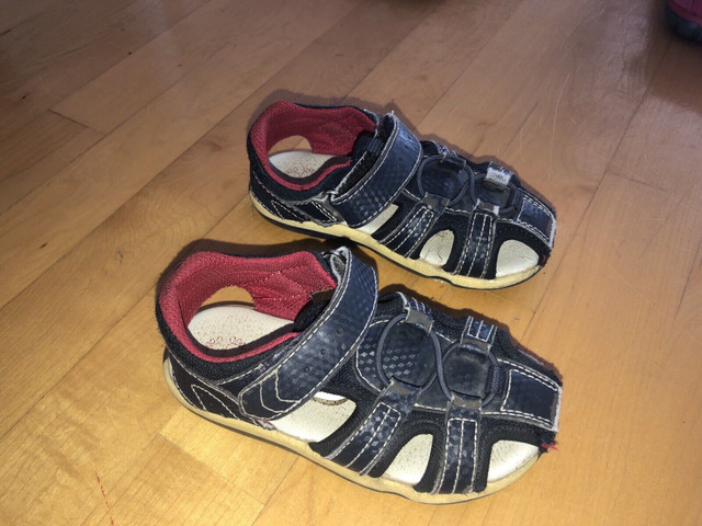  Pantoufles et sandales pour bébé garçon grandeur 8 dans Autre  à Longueuil/Rive Sud