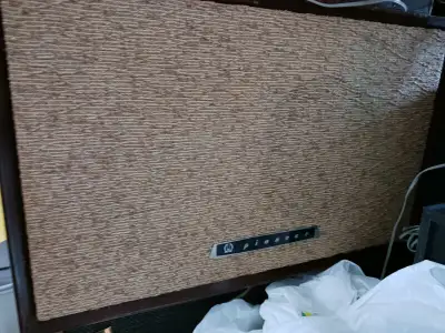 speakers for sell as is condition, View more