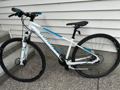 Perfect condition. Disc brakes, front suspension lockable, perfect for 5’1” to 5’7”. 18 speed like n...