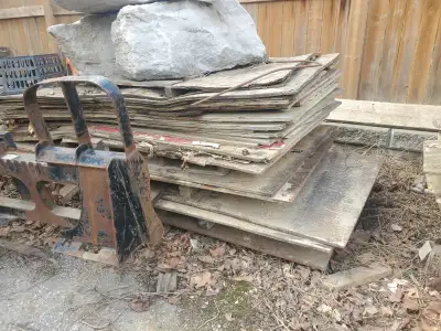 arge varity of steel road /trench plates and 3/4" plywood 1-4x7x.625 3-4x8x.625 2-4x8x.750 3-4x10x.7...