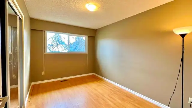 6-Bed 2.5 bath home with 2 bdr attached unit - South Surrey in Long Term Rentals in Delta/Surrey/Langley - Image 8