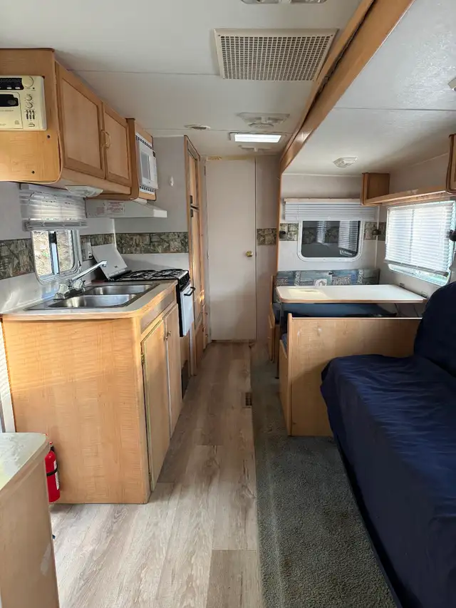 2001 Fleetwood Terry 27H 28ft Travel Trailer – Ready to Go in Travel Trailers & Campers in Kelowna - Image 7