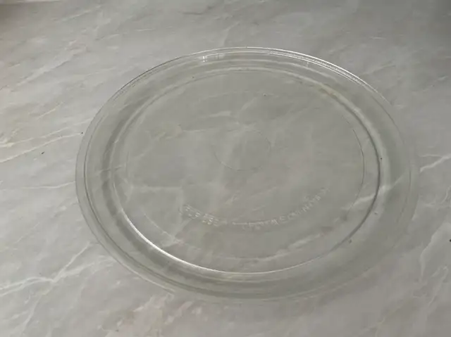 Microwave plate in Microwaves & Cookers in Belleville - Image 2