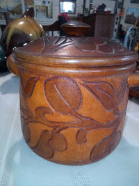 Wooden handled, Etched covered jar 8in wide by 7in high 