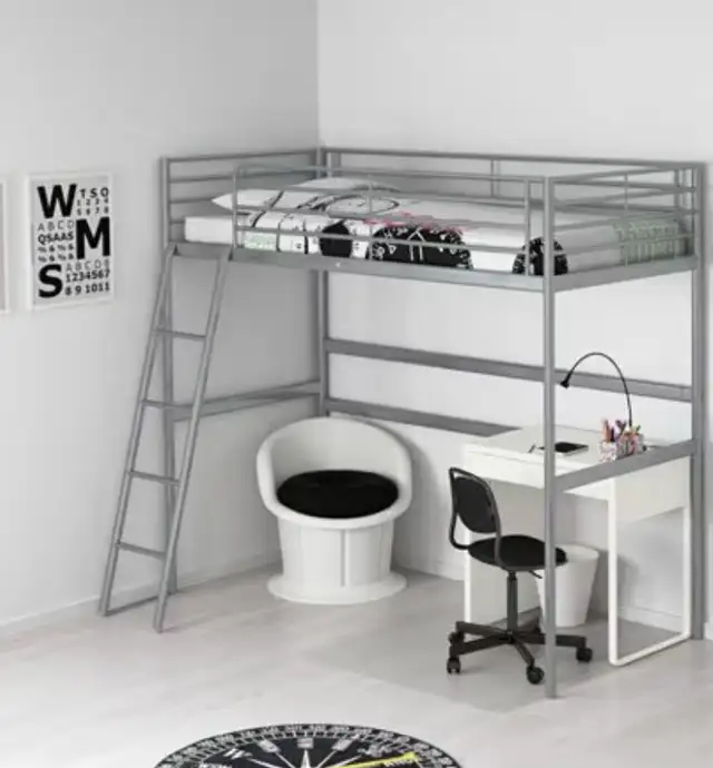 Lit mezzanine simple en métal argenté/ Silver Metal Loft Bed Fra in Beds & Mattresses in City of Montréal - Image 3