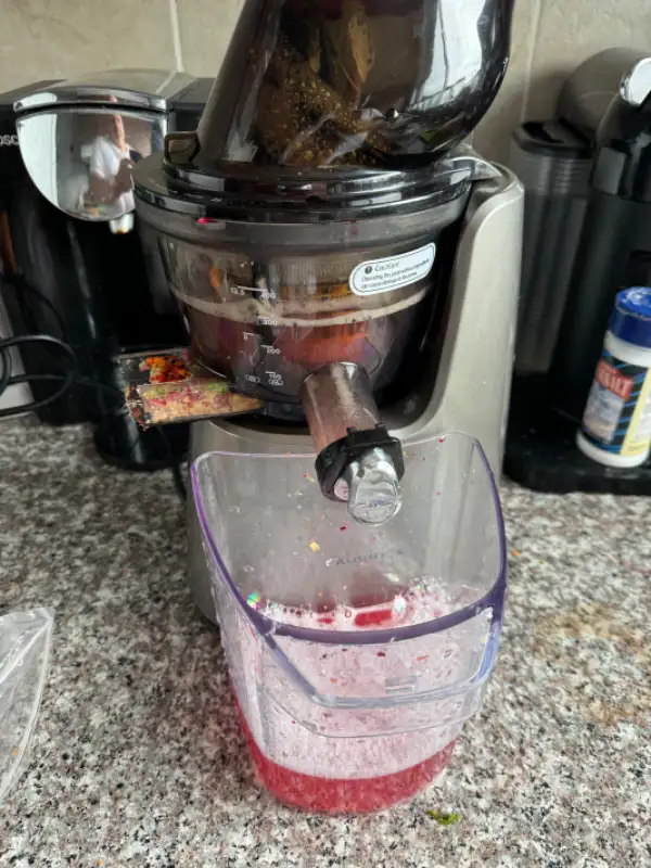 Kuvings Whole Slow Juicer C7000S - Higher Nutrients and Vitamins in Health & Special Needs in City of Montréal - Image 9