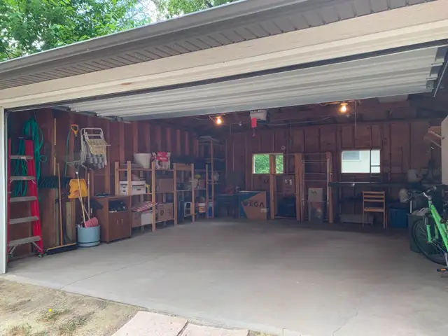 Single Stall in Detached Garage for Rent – Dry / Vehicle Storage