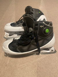 Youth ice hockey goalie skates