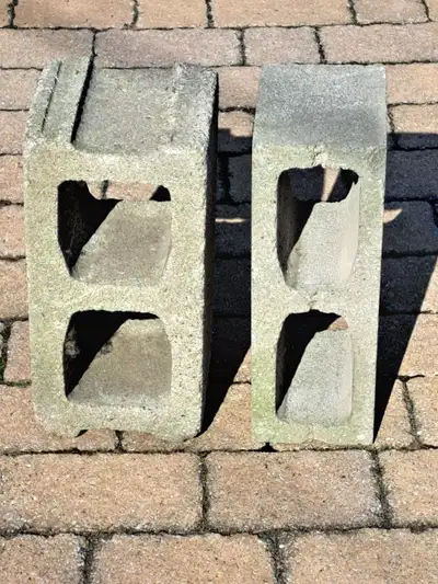 Blocs de ciment neuf, View more