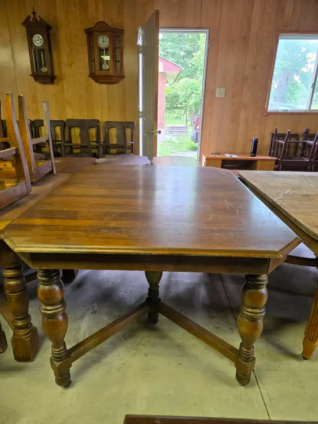 dining room table in Dining Tables & Sets in Hamilton - Image 2