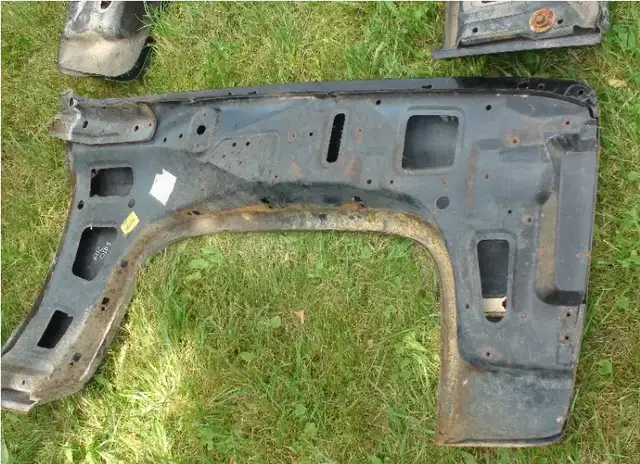 Squarebody Parts in Other Parts & Accessories in Hamilton - Image 4