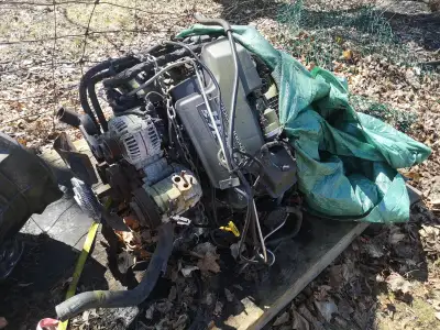 was stored inside until 2021...i believe engine had 130,000 km....running boards for 4 gen ram full...