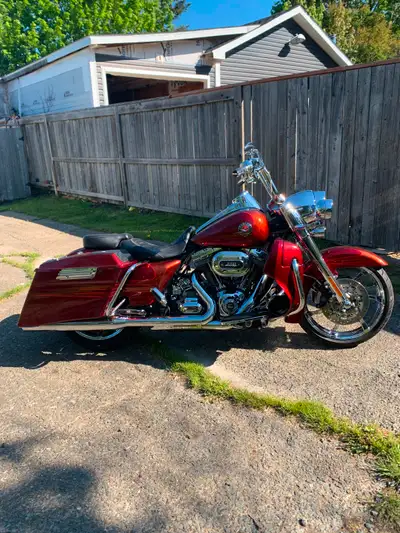 I have a 2013 harley davidson cvo road king real head turner works very well bike has fully adjustab...