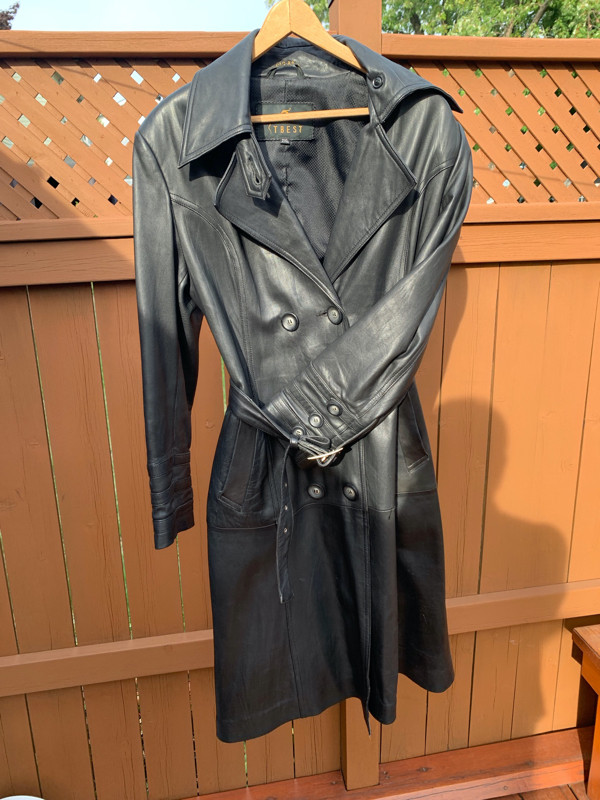 Woman's black leather coat in Women's - Tops & Outerwear in Mississauga / Peel Region - Image 2