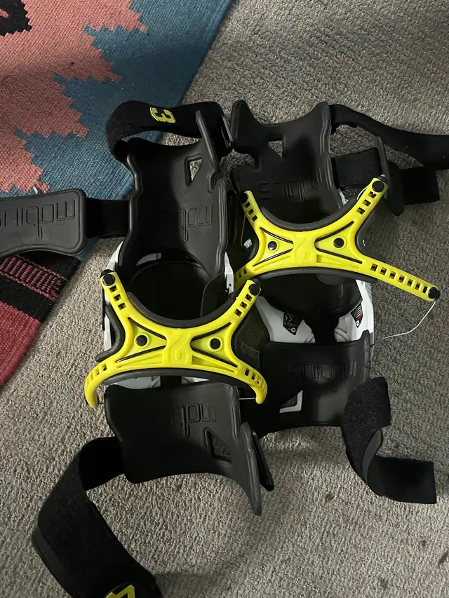 Mobius knee braces in Other in Revelstoke - Image 3