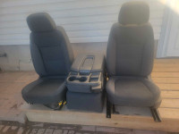 GMC 2020 front seats & console 